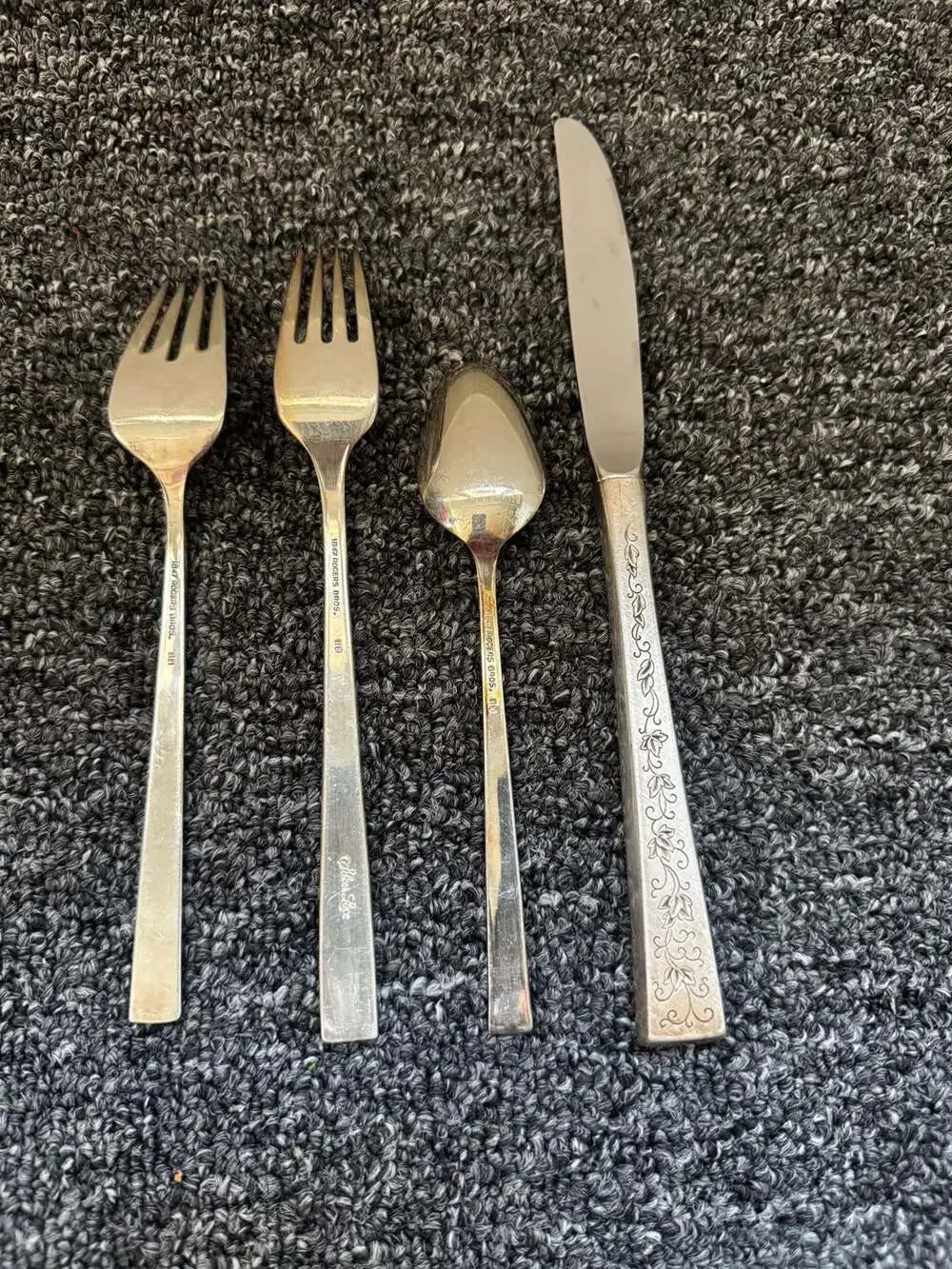 1847 Rogers Bros. Silver Lace Silverplate 4-Piece Flatware Place Setting